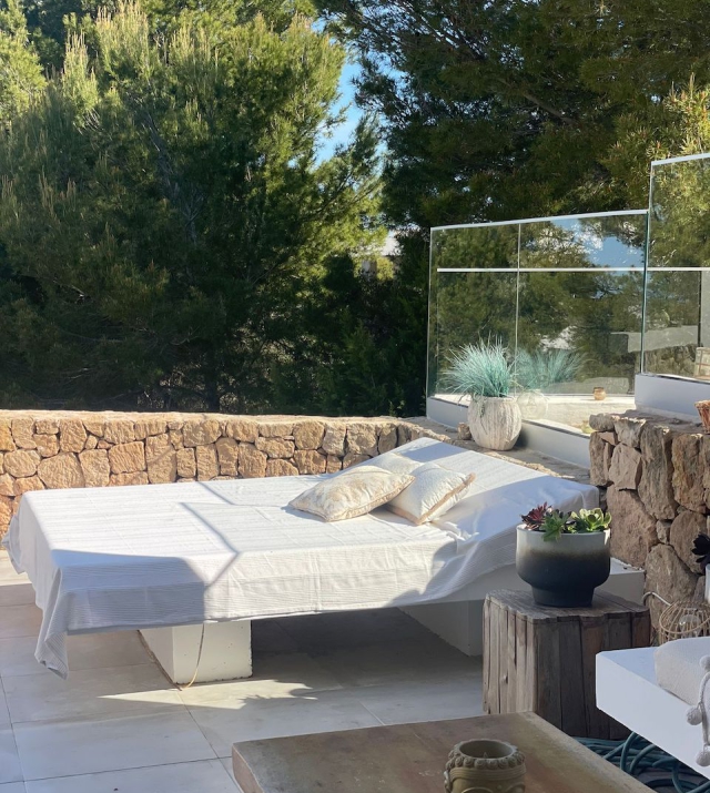 Resa estates ibiza huis huren cala tarida day bed 2.jpg